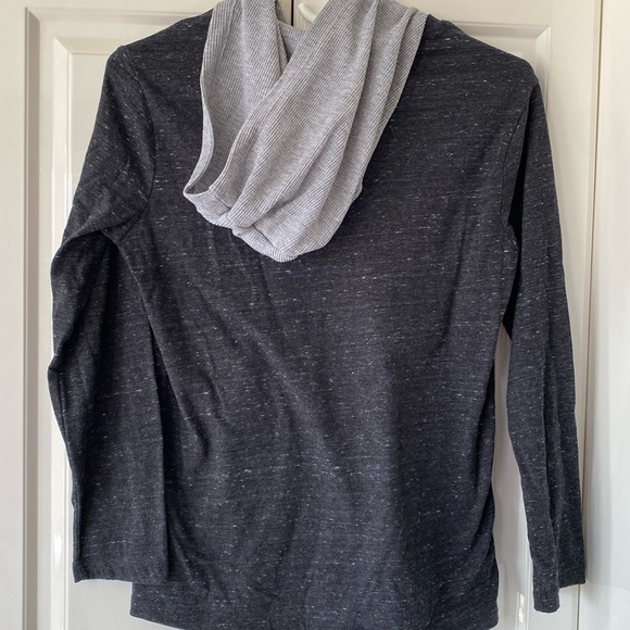 Old Navy Boy’s long sleeve tee - Picture 6 of 8